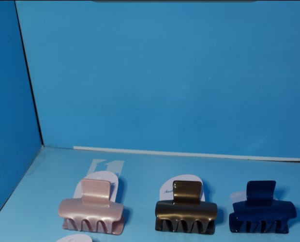 Glossy Solid Hair Claw Clips – Medium Size