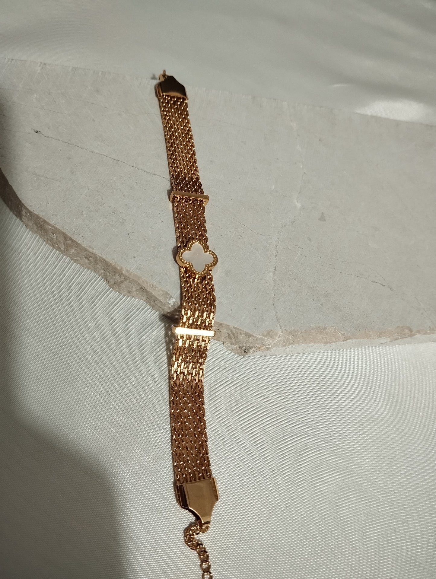White Mother of Pearl Clover Mesh Bracelet